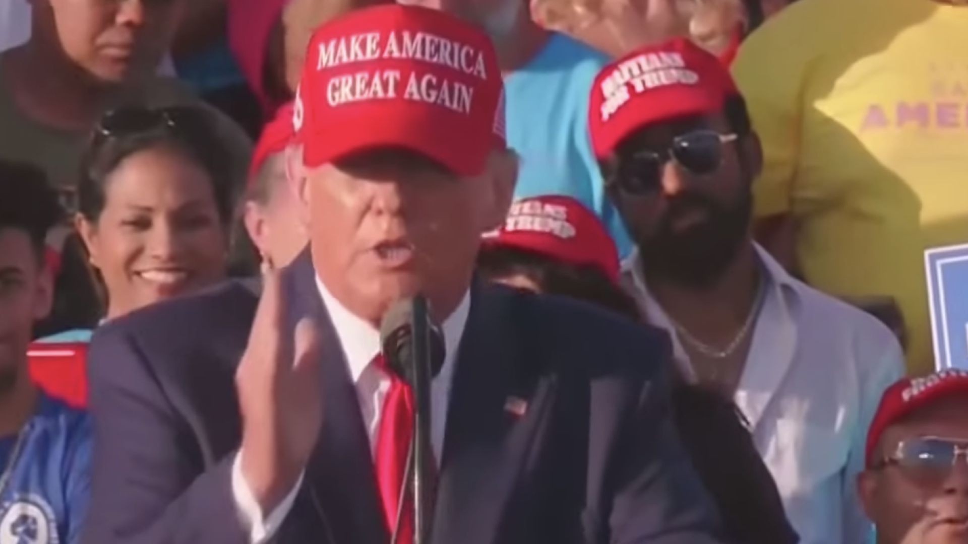 Donald Trump uses Florida rally to call for 'death penalty' to stop 'crime and drugs&