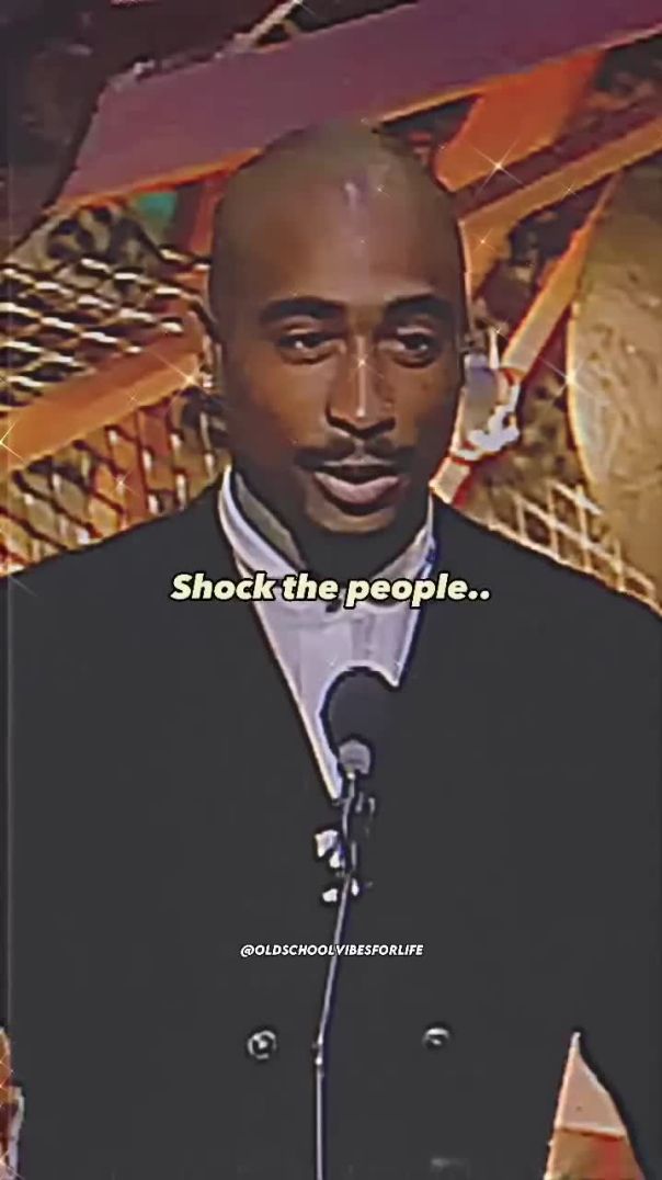 Tupac Introduces Kiss At The 1996 Grammys 🍿
