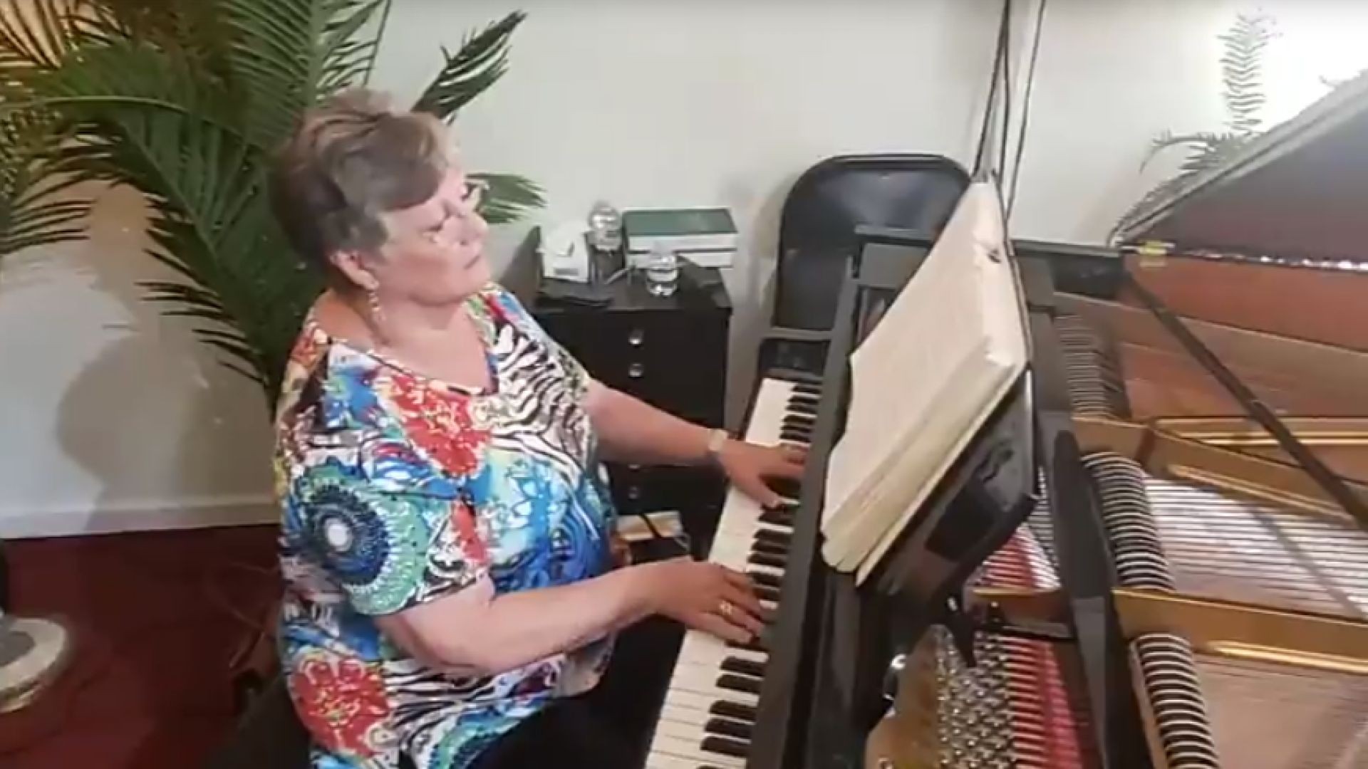 ⁣Church Singalong - featuring Claudia Vining (piano) & Richard Garrick (trumpet)