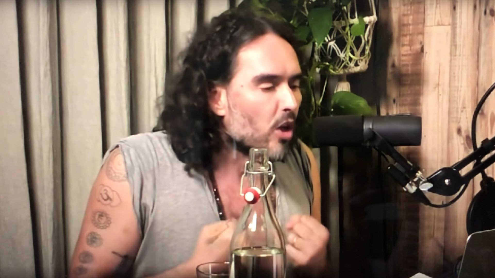 Russell Brand VS Jordan Peterson
